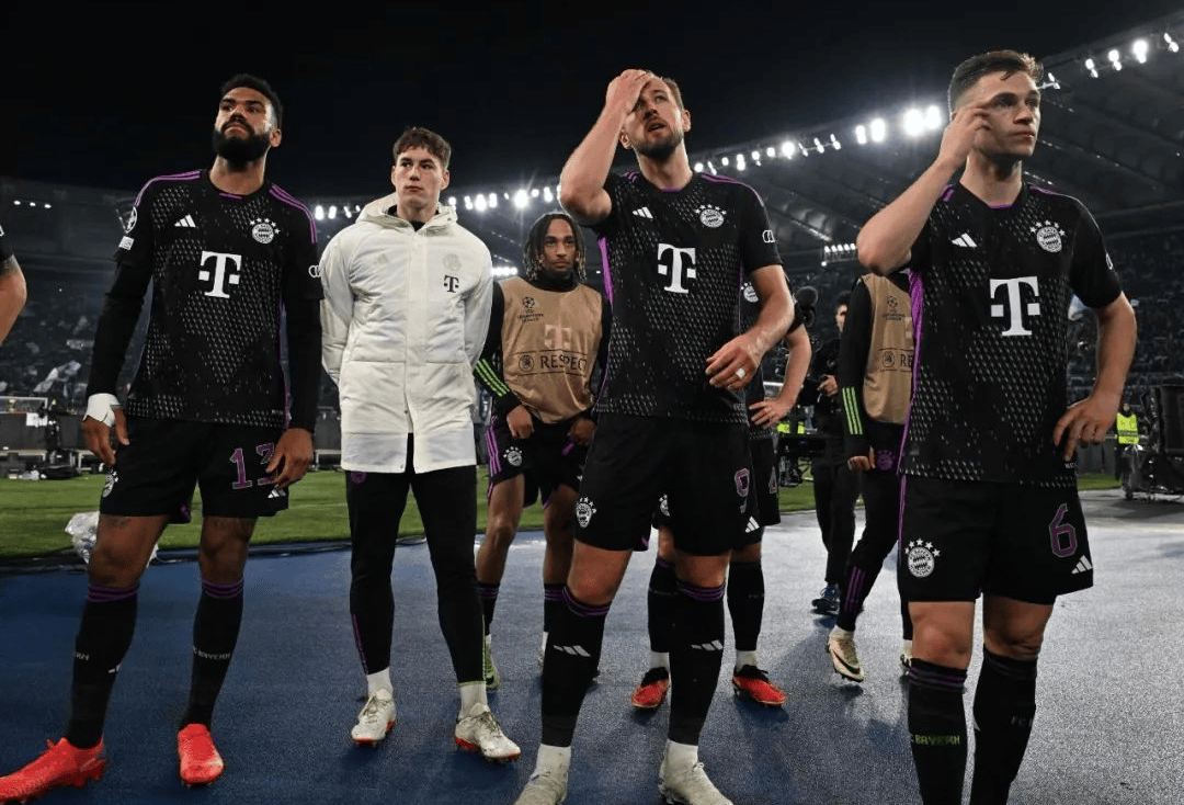 世体：国王杯巴萨门将存在悬念，什琴斯尼有望首发（世体：巴萨国王杯门将未定，什琴斯尼或将首发）