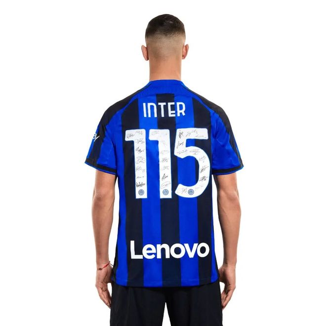 女足明星遭百万富翁跟踪骚扰，雇佣保镖应对