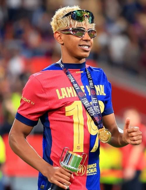 手感冰凉！麦克布莱德半场7中1仅拿2分1篮板2助攻