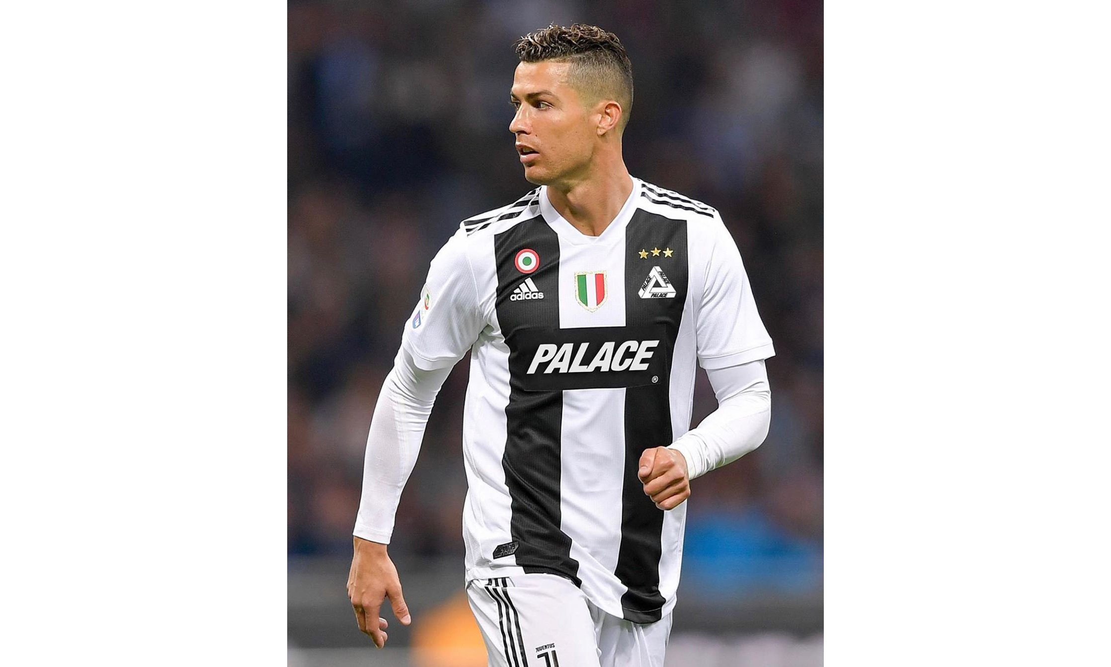 霍伊伦本赛季10场联赛制造5球，上赛季32场英超仅制造4球（霍伊伦今季联赛10战参与5次进球，上季英超32场仅4次）