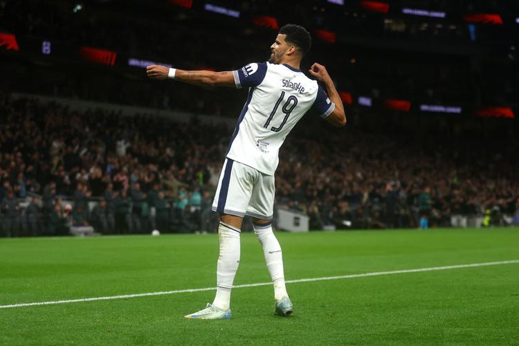 190km发球时速+肩伤隐患！郑钦文退赛是怕输？休养后能更强吗？