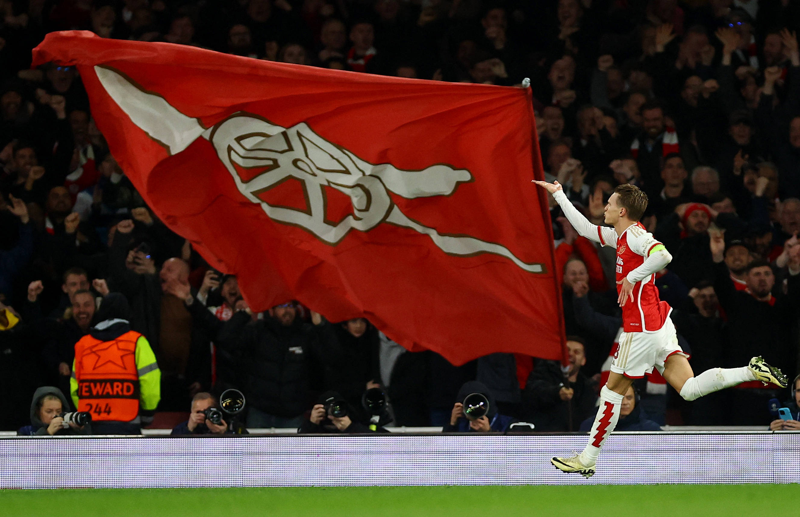 2025中国足协杯观赛之旅：河南队队史首进决赛虽败犹荣（2025中国足协杯观赛记：河南队史首次闯入决赛，败阵亦荣耀）