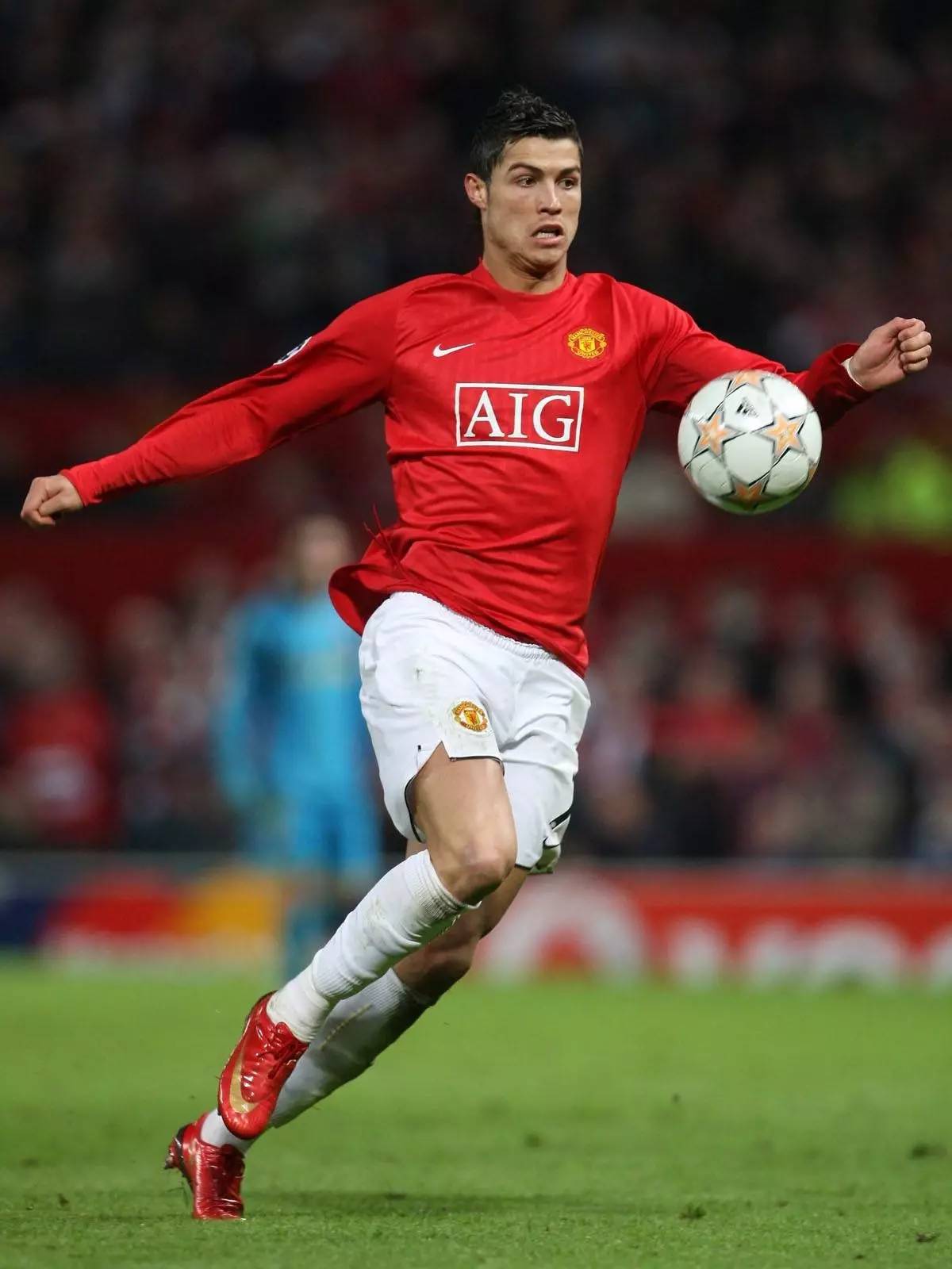 曼联vs樱桃首发：姆伯莫PK塞梅尼奥，库尼亚、阿马德先发（曼联对阵樱桃首发公布：姆伯莫对决塞梅尼奥，库尼亚、阿马德首发登场）