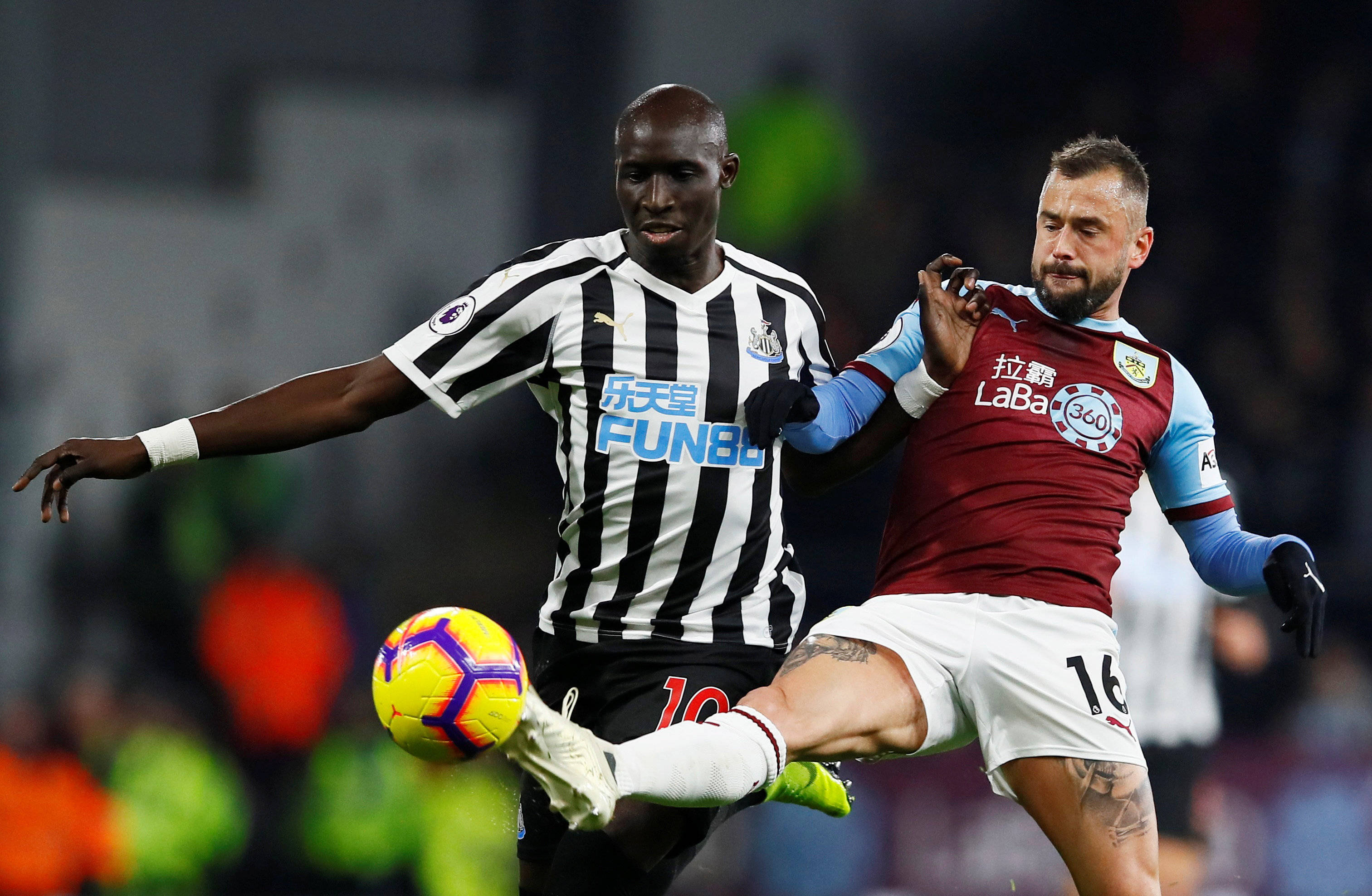 欧冠淘汰赛前瞻：巴萨对阵曼联,