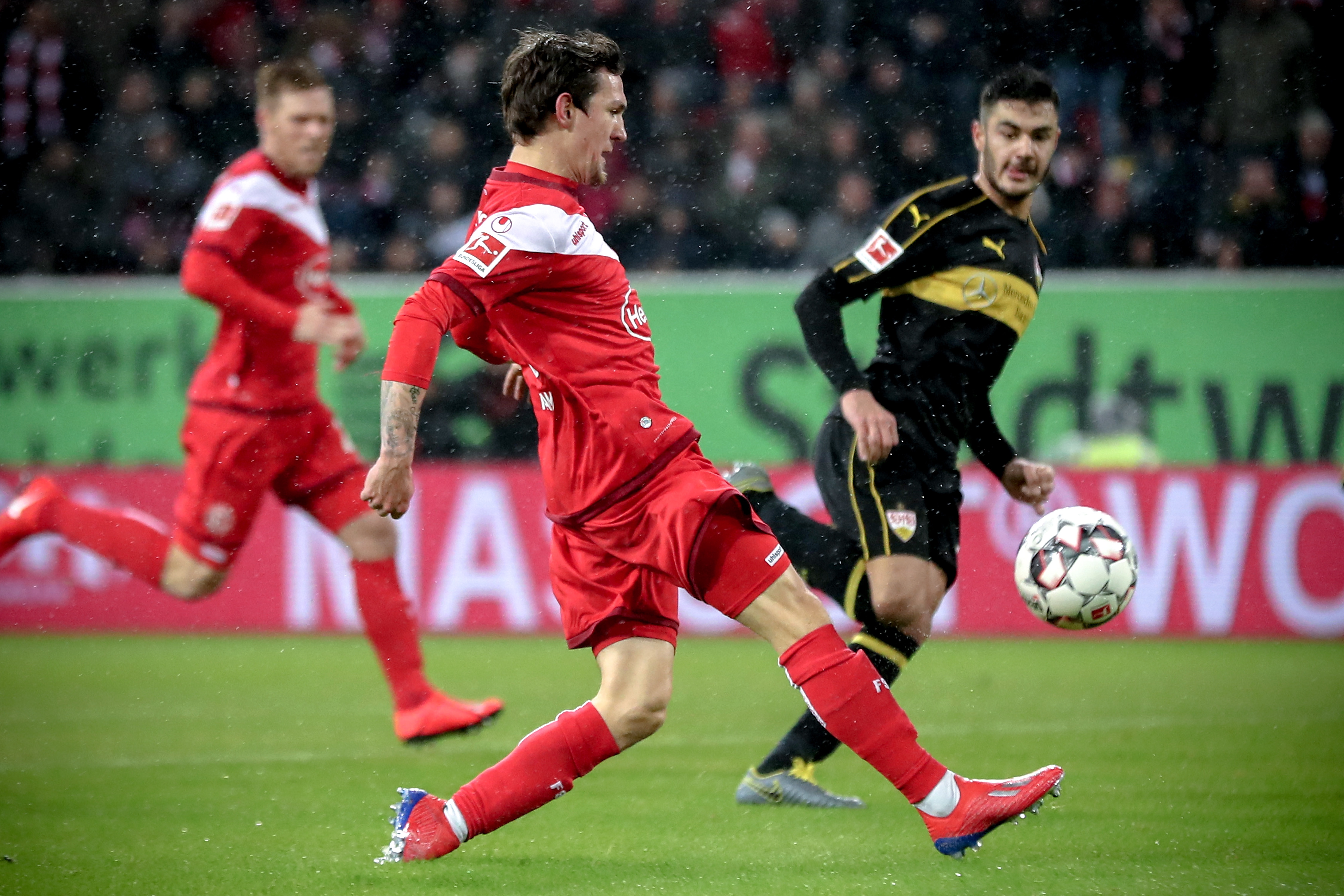 足球世界杯两队提前晋级，最后一轮无悬念（世界杯两队已提前晋级，收官战失去悬念）