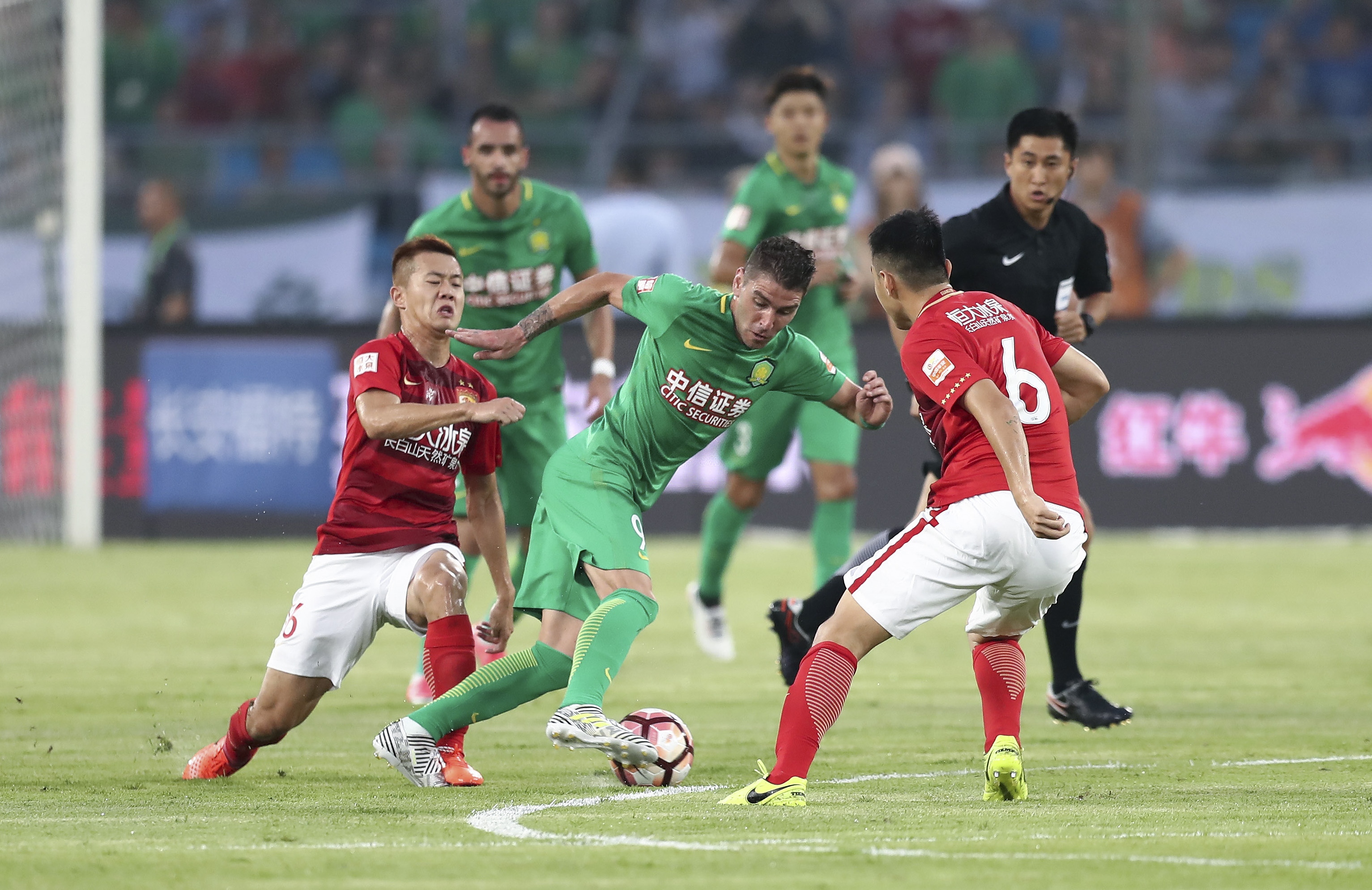 凯恩切换到“全能战士”模式，拜仁可以专心打欧冠了！